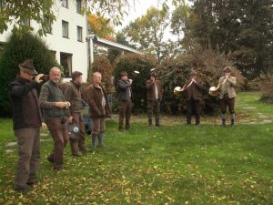 Musikalische Begleitung der Jagdhornbläsergruppe Gößeck
