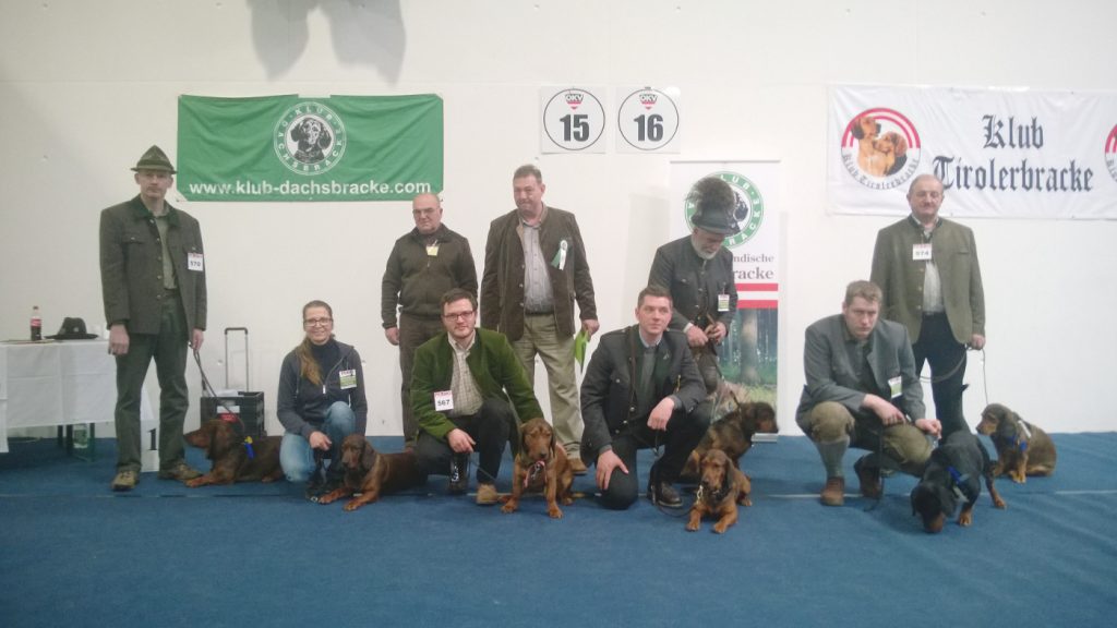 AR Peter Kreutner mit den Hundeführern bei der IHA 2015 in Graz