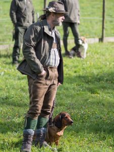 Jagdhunde Vorführung - Gruppe Schweisshunde - Dachsbracke Caja vom Salzatal mit Robert Solarzyk