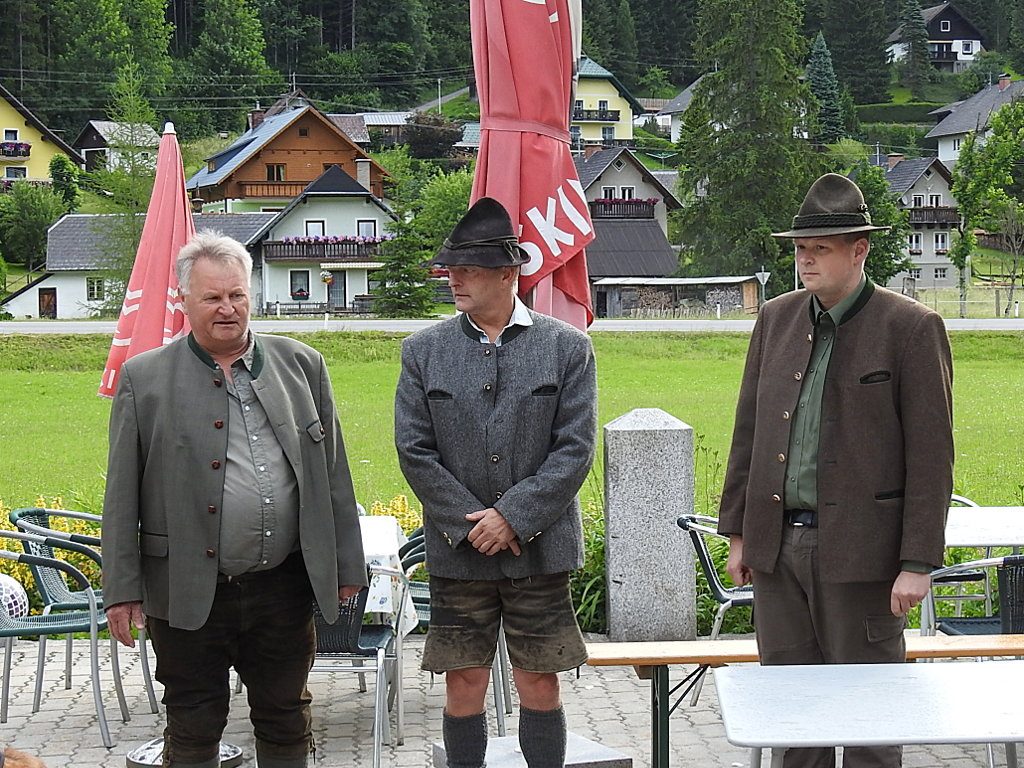 v.l.n.r. Landesjagdhundereferent der Steiermark Mf. Karl Haidics, Mf. Harald Heil und Richterreferent des ÖJGV Sebastian Hochradel