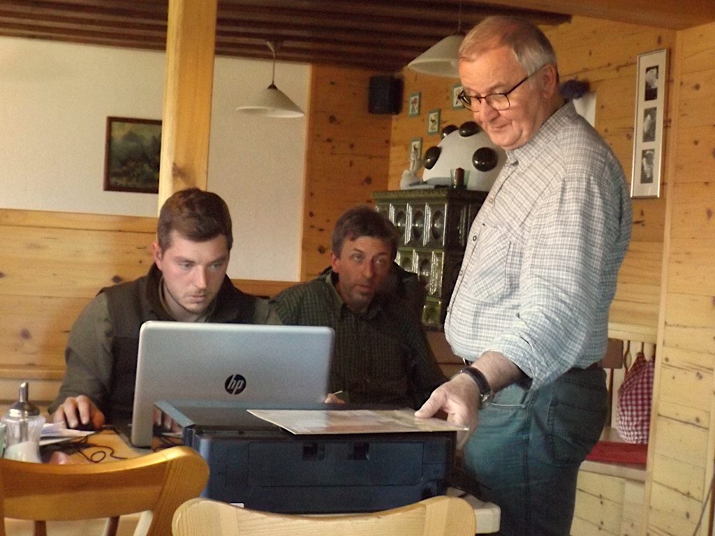 Bei der Auswertung - Georg Krautgartner, Roland Habringer und Kurt Schlechtleitner - 541. Gebrauchsprüfung - Altenmarkt im Pongau/Salzburg - Klub Dachsbracke