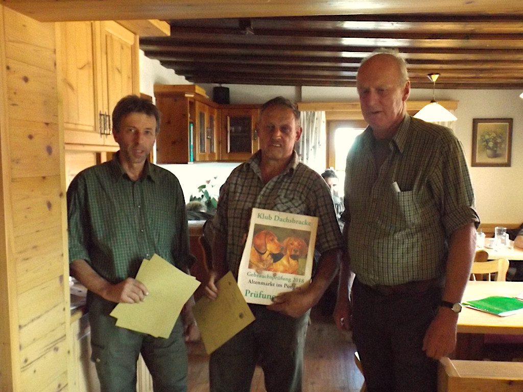 vlnr: PL Roland Habringer, Prüfungssieger Hans Fercher, LR Sepp Buchner - 541. Gebrauchsprüfung - Altenmarkt im Pongau/Salzburg - Klub Dachsbracke 2018