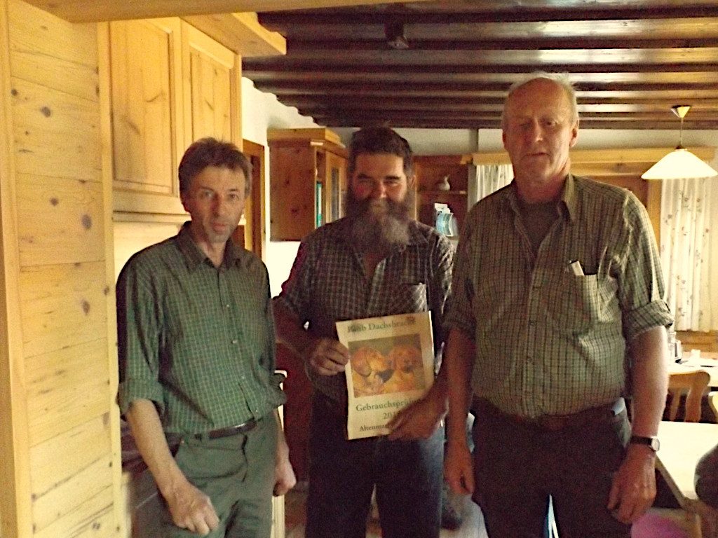 Vergabe der Preise - PL Roland Habringer, Prüfling Sepp Gruber, LR Sepp Buchner - 541. Gebrauchsprüfung - Altenmarkt im Pongau/Salzburg - Klub Dachsbracke 2018