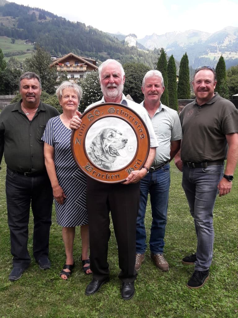 vlnr: Kassier Reinhard Wille, Waltraud und Alois Mattersberger, Klubobmann Stellvertreter Herbert Geisler und Geschäftsführer Andreas Angermann - Klub Dachsbracke 2019